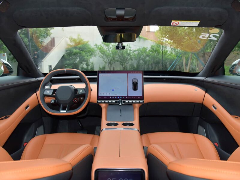 Xiaomi YU7 desafia Tesla com preço competitivo e sucesso instantâneo nas vendas