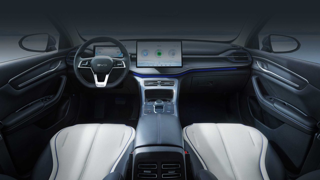 BYD King 2026 estreia com mais itens, mas perde potência