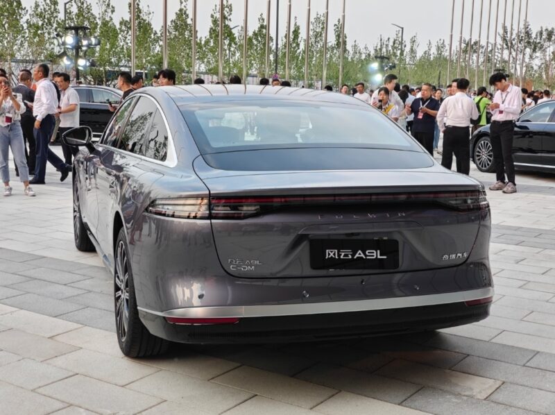 Chery Fulwin A9L estreia na China como novo sedã híbrido plug-in