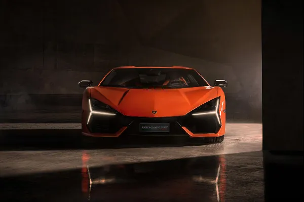 Lamborghini celebra sucesso no Red Dot Awards 2025 com sua linha híbrida completa