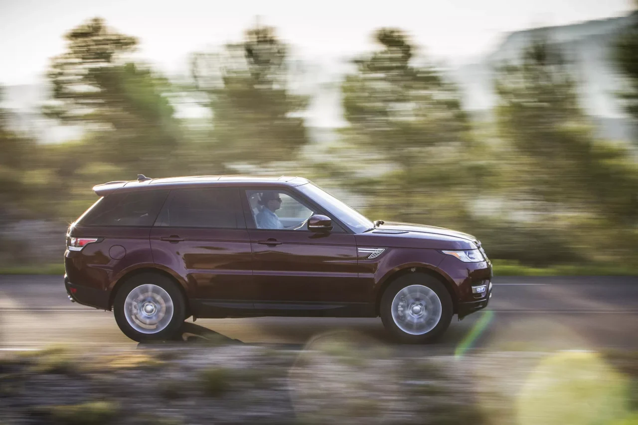NHTSA investiga possível falha em modelos Range Rover Sport 2014-2017 nos EUA