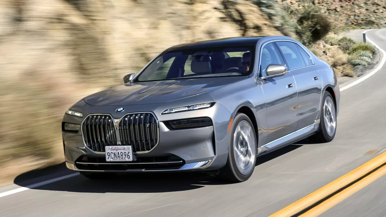 BMW faz recall de 136 veículos elétricos nos EUA devido a risco em módulos de bateria