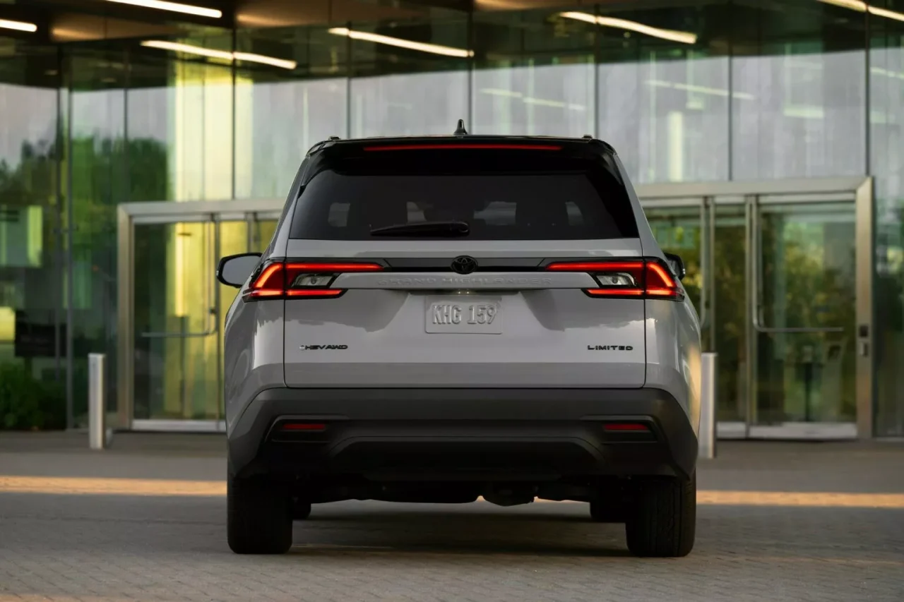 Toyota adia lançamento de novo SUV elétrico para 2028