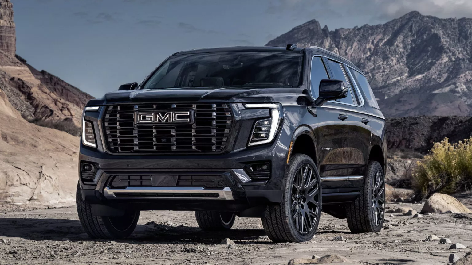 GMC planeja Sierra e Yukon com versões híbridas plug-in a partir de 2027