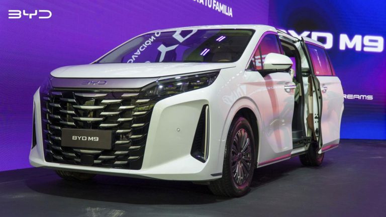 BYD lança o M9 (Xia MPV) no México e expande sua atuação na América do Sul