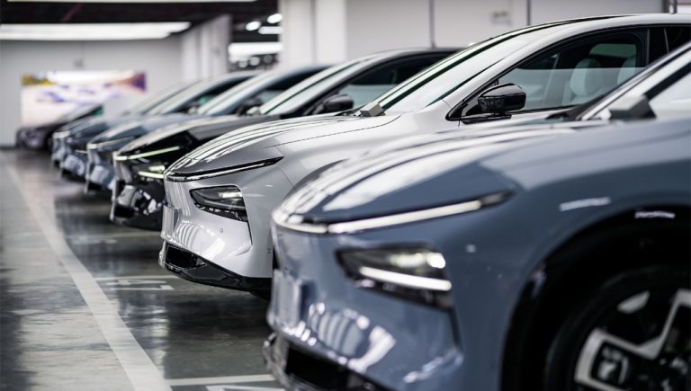 Xpeng inicia entregas do SUV G7 impulsionado pelo Chip Turing próprio