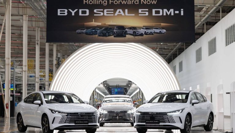 BYD inicia entrega do Seal 05 DM-i montado na Tailândia em agosto