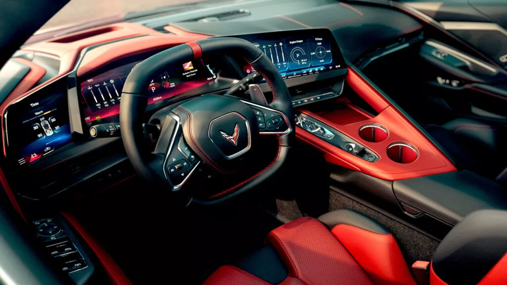 Chevrolet atualiza interior do Corvette C8 e anuncia novos preços para 2026