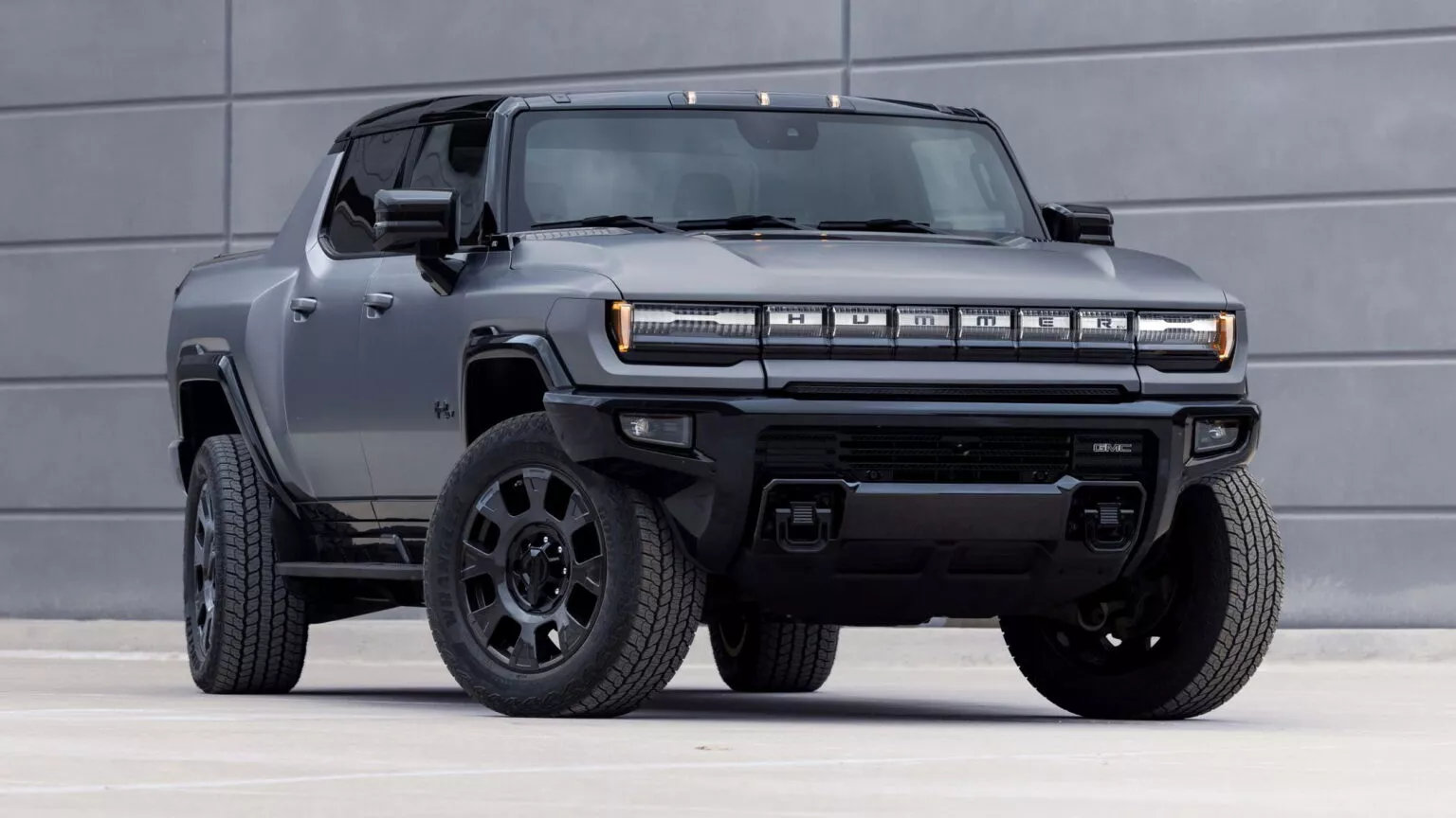 GMC planeja Sierra e Yukon com versões híbridas plug-in a partir de 2027