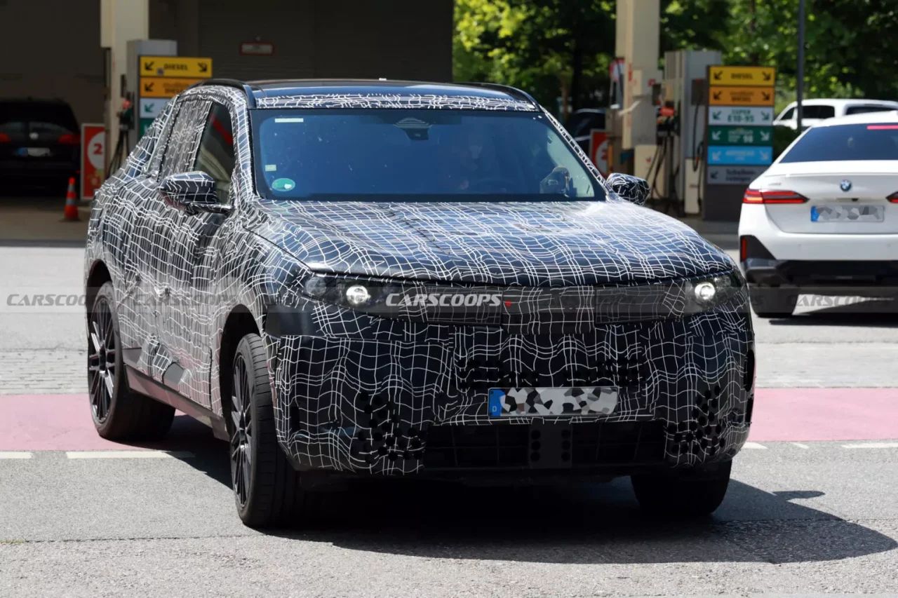 BMW apresenta interior tecnológico do X5 2027 com nova tela panorâmica