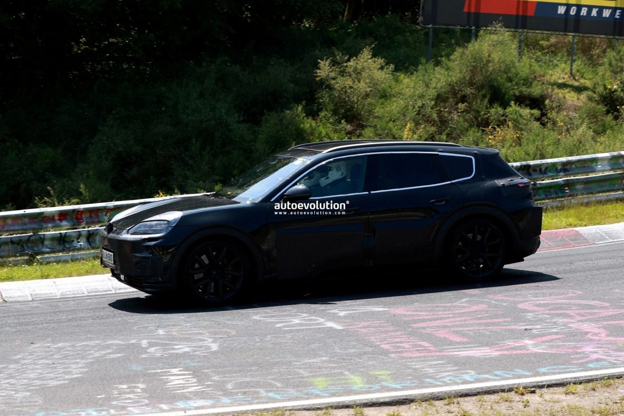 Primeiro SUV elétrico da Bentley é flagrado em testes na Alemanha