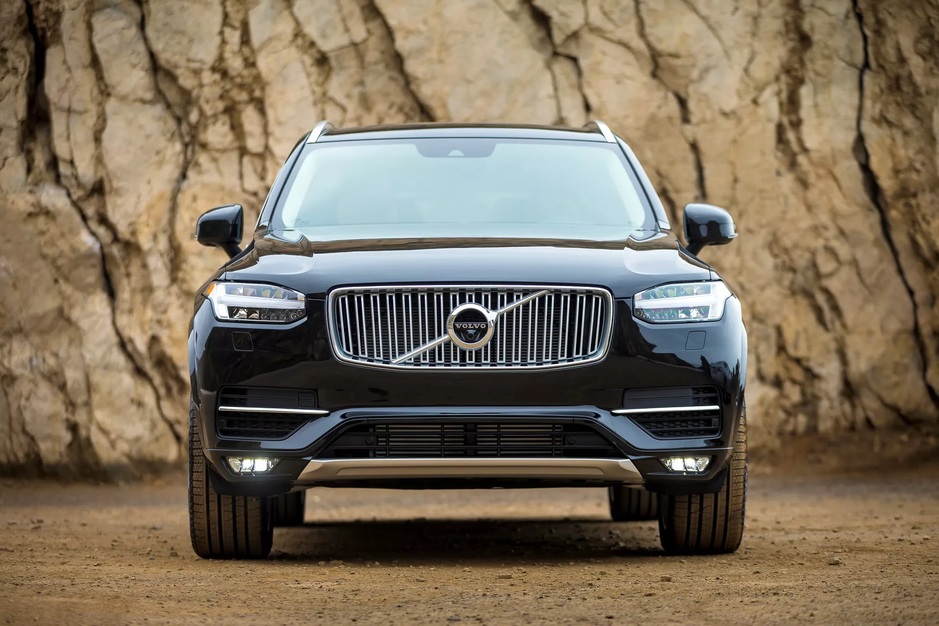 Produtor de cinema processa Volvo por danos auditivos provocados por som alto do XC90