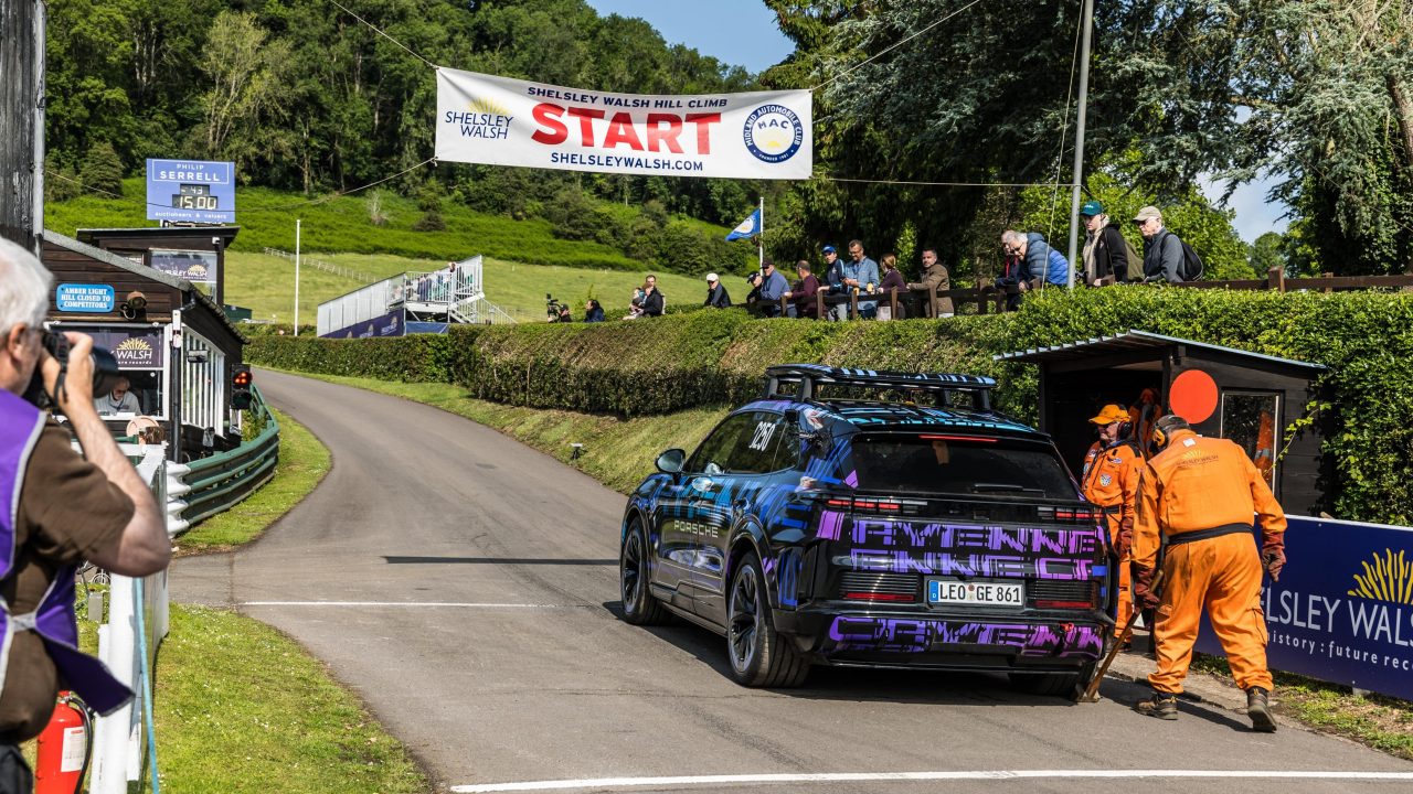Porsche Cayenne Elétrico impressiona com desempenho e capacidade de reboque