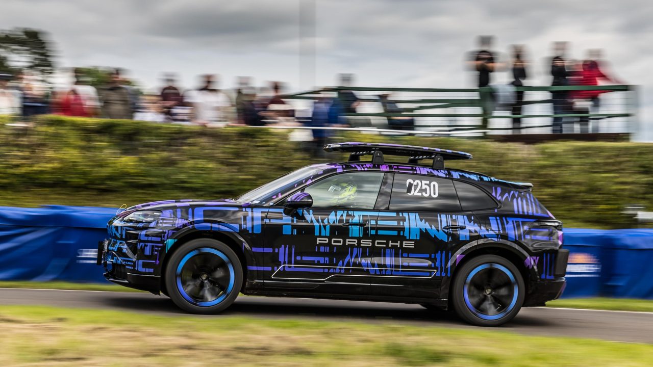 Porsche Cayenne Elétrico impressiona com desempenho e capacidade de reboque
