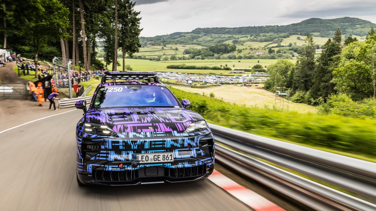 Porsche Cayenne Elétrico impressiona com desempenho e capacidade de reboque