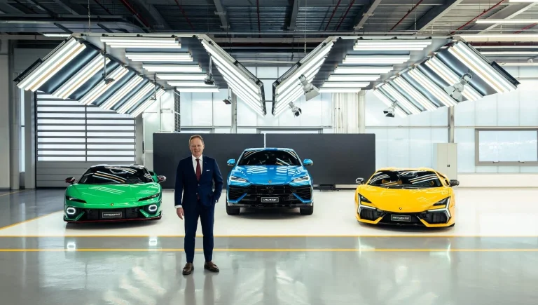Lamborghini celebra sucesso no Red Dot Awards 2025 com sua linha híbrida completa