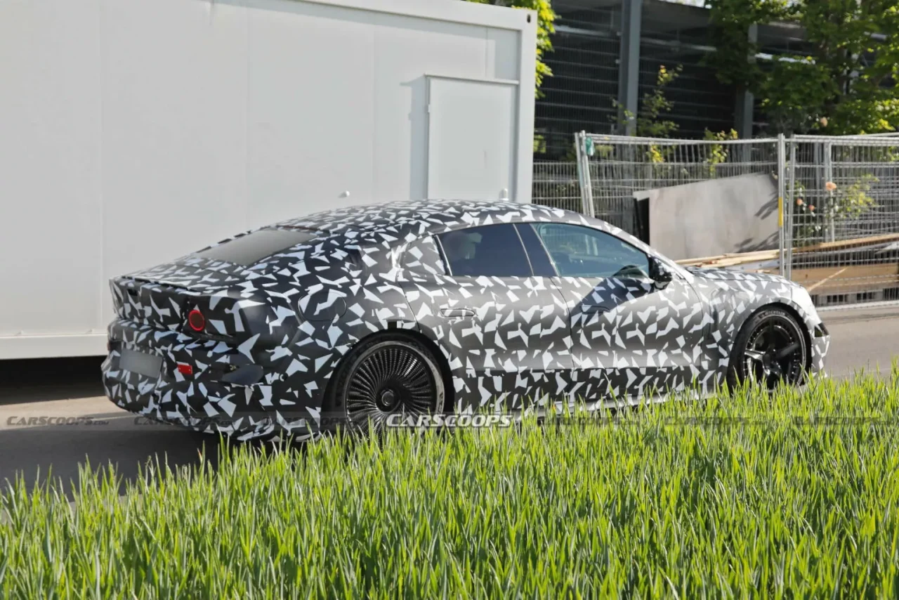 Mercedes-AMG GT4 EV chega em 2026 com 1.341 cv para desafiar o Taycan