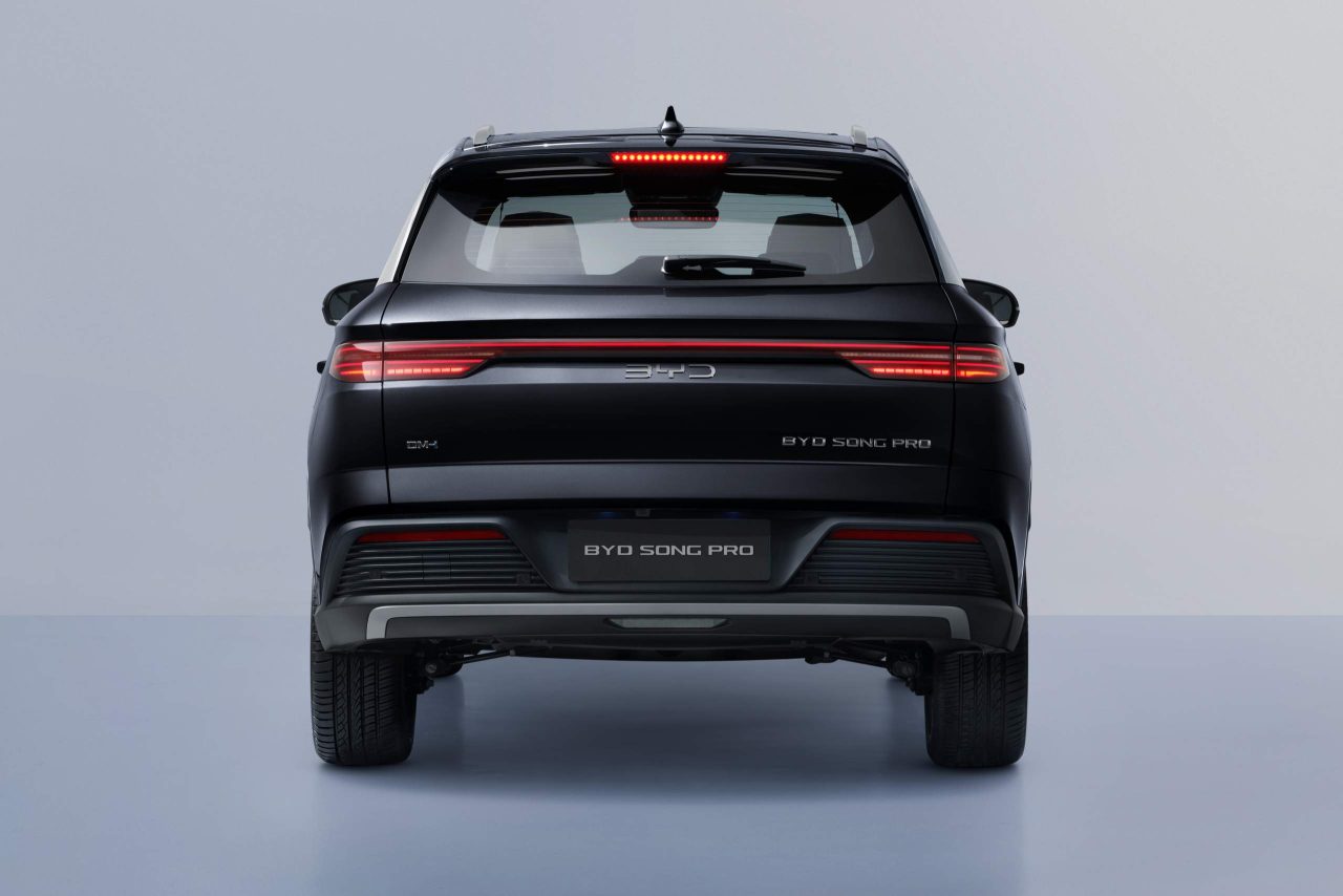 BYD Song Pro chega a linha 2026 com pacote de assistência mais completo