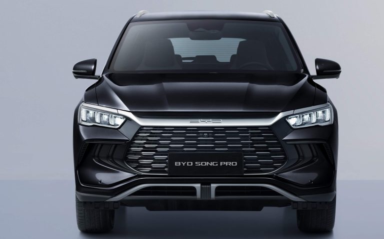 BYD Song Pro chega a linha 2026 com pacote de assistência mais completo