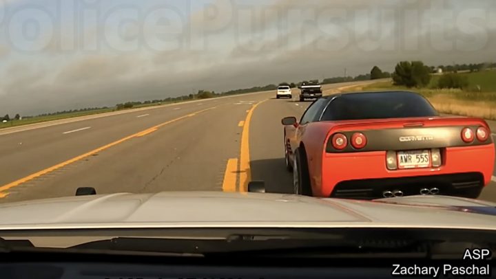Polícia do Arkansas persegue Corvette roubado e culmina em manobra PIT controlada