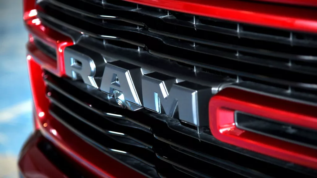 NHTSA investiga quase 1,2 milhão de picapes Ram após falhas em recall
