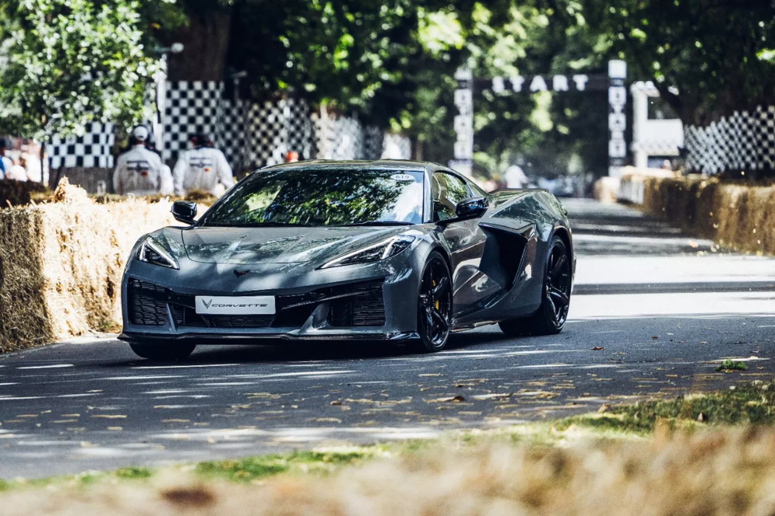 Corvette E-Ray estreia na Europa com preço salgado e modo silencioso