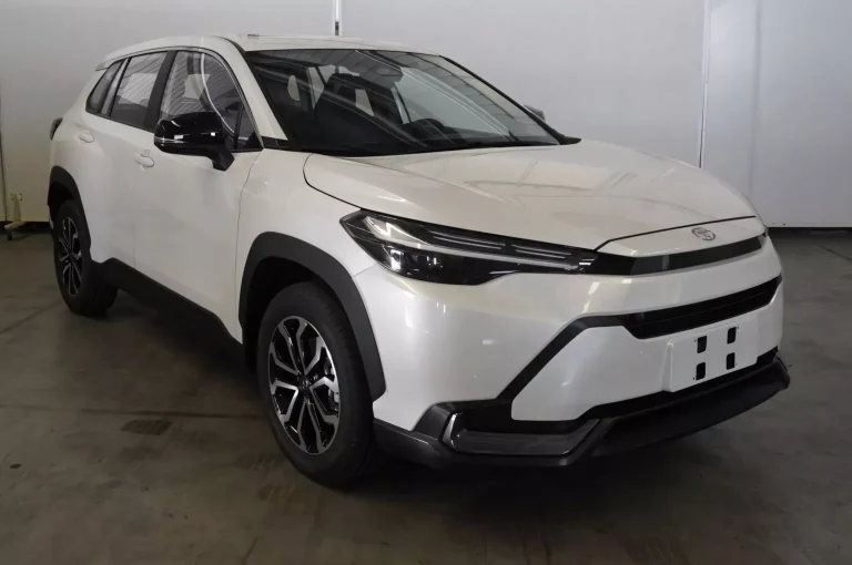 Toyota lança Corolla Cross na China com cara de elétrico e preço de Pulse