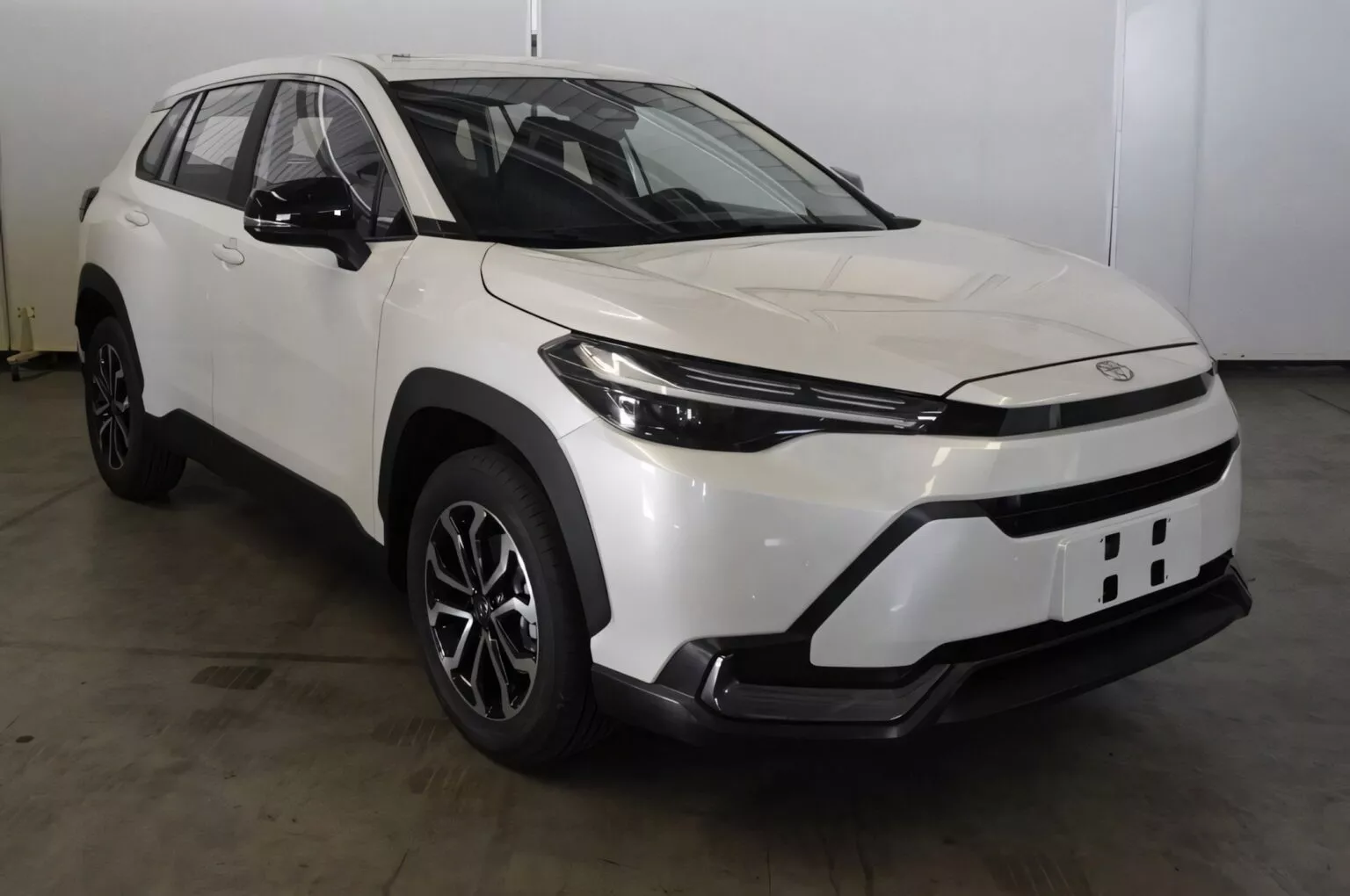 Toyota lança Corolla Cross na China com cara de elétrico e preço de Pulse