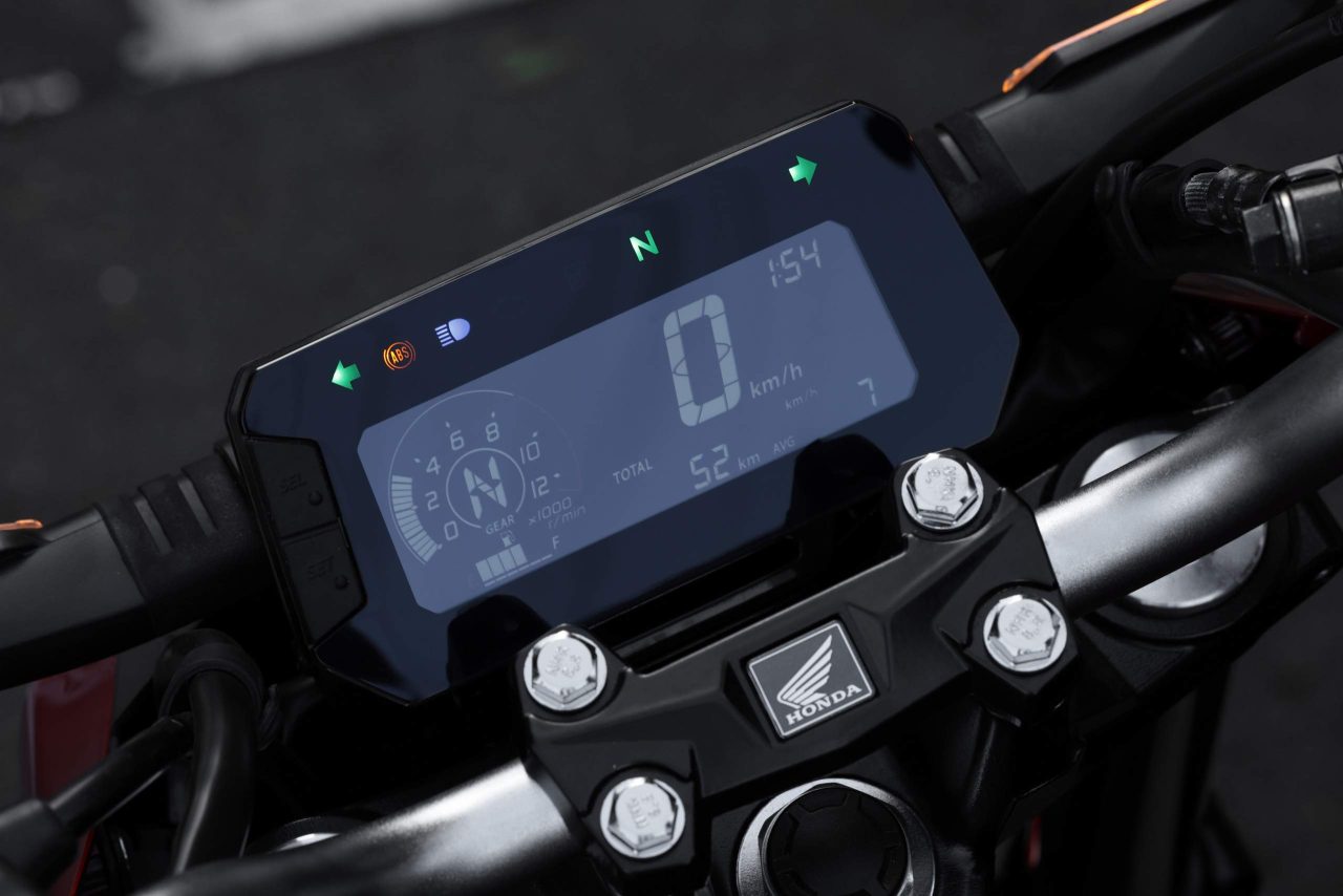 Honda CB 300F Twister 2026 chega com novas cores e ajustes técnicos