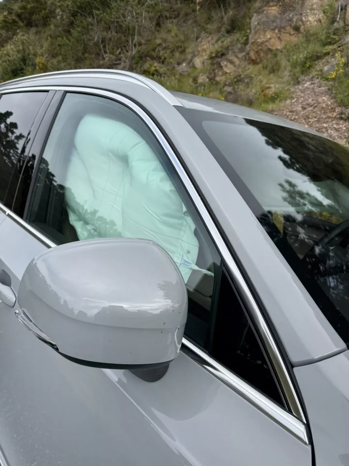 Volvo convoca recall de 12 mil carros após falha de software causar acidente