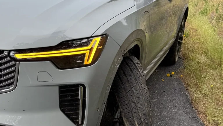 Volvo convoca recall de 12 mil carros após falha de software causar acidente