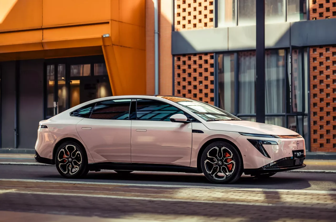 Sedã elétrico Nissan N7 roda em testes no Brasil com 635 km de alcance