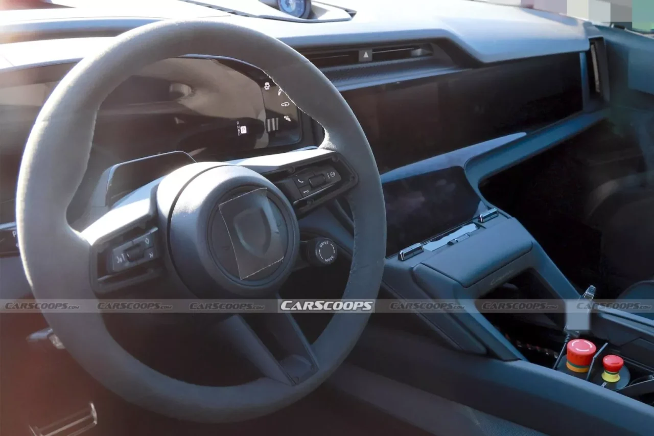 Porsche Cayenne Elétrico 2026 surge com interior tecnológico e até quatro telas