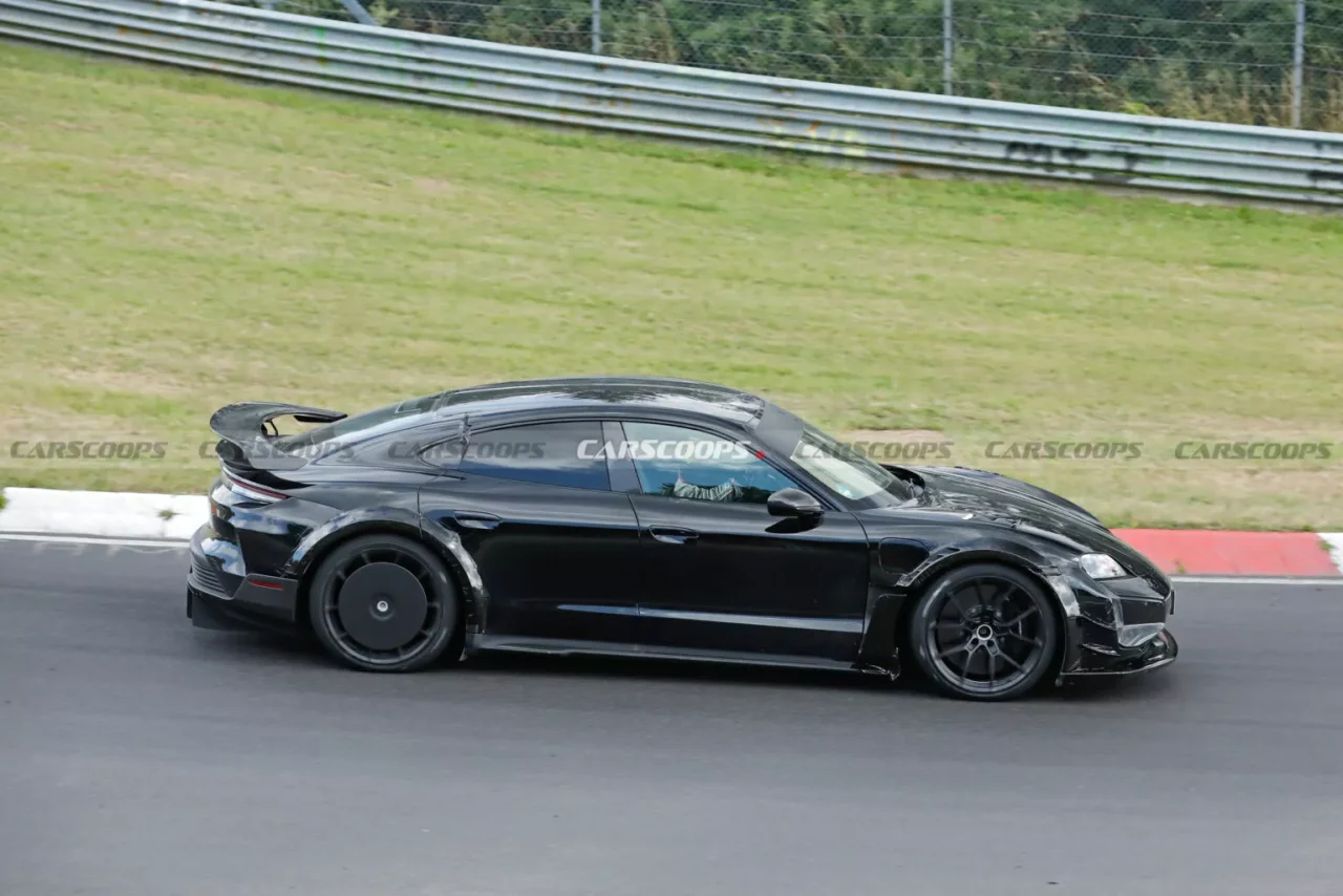Porsche testa Taycan Turbo GT no circuito de Nürburgring
