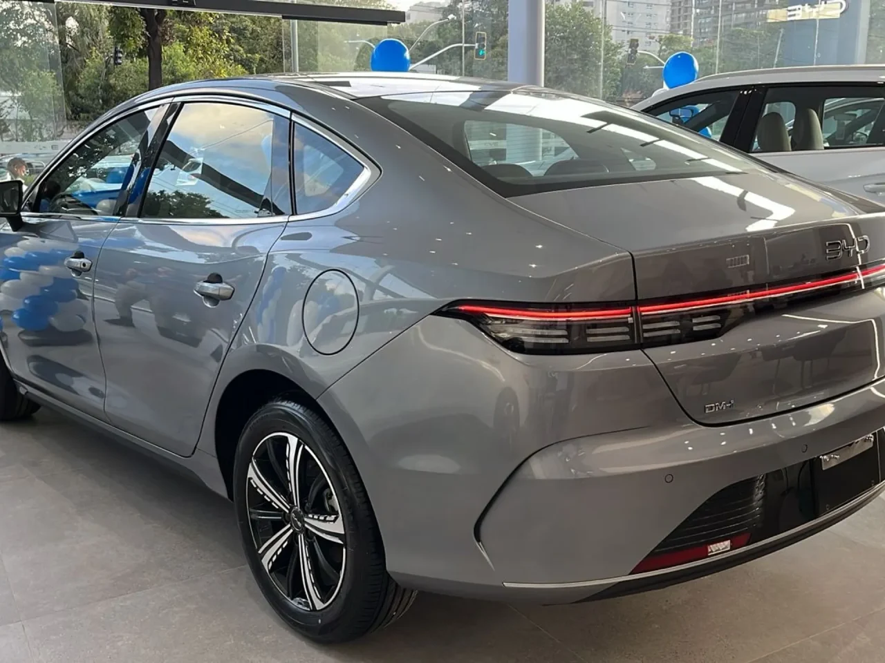 BYD confirma fabricação do sedã King na planta da Bahia