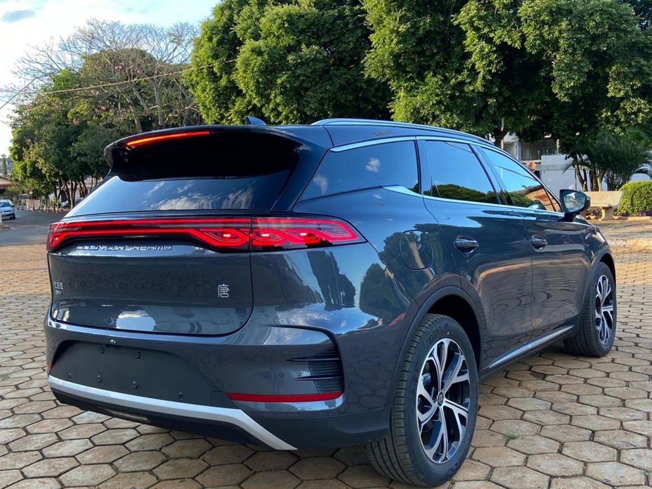 Com desconto de R$ 110 mil, BYD Tan dá um Tera de redução no preço para PcD