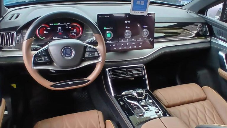 China impõe nova regra que limita condução com um pedal só