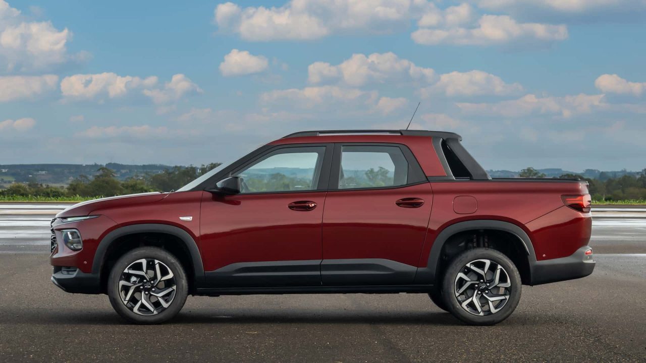Chevrolet apresenta Montana 2026 com interior de Tracker e revela preços