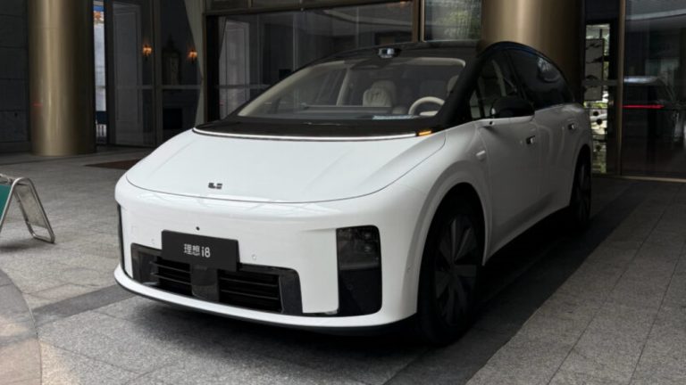 Li Auto enfrenta queda nas ações após lançamento do SUV elétrico i8
