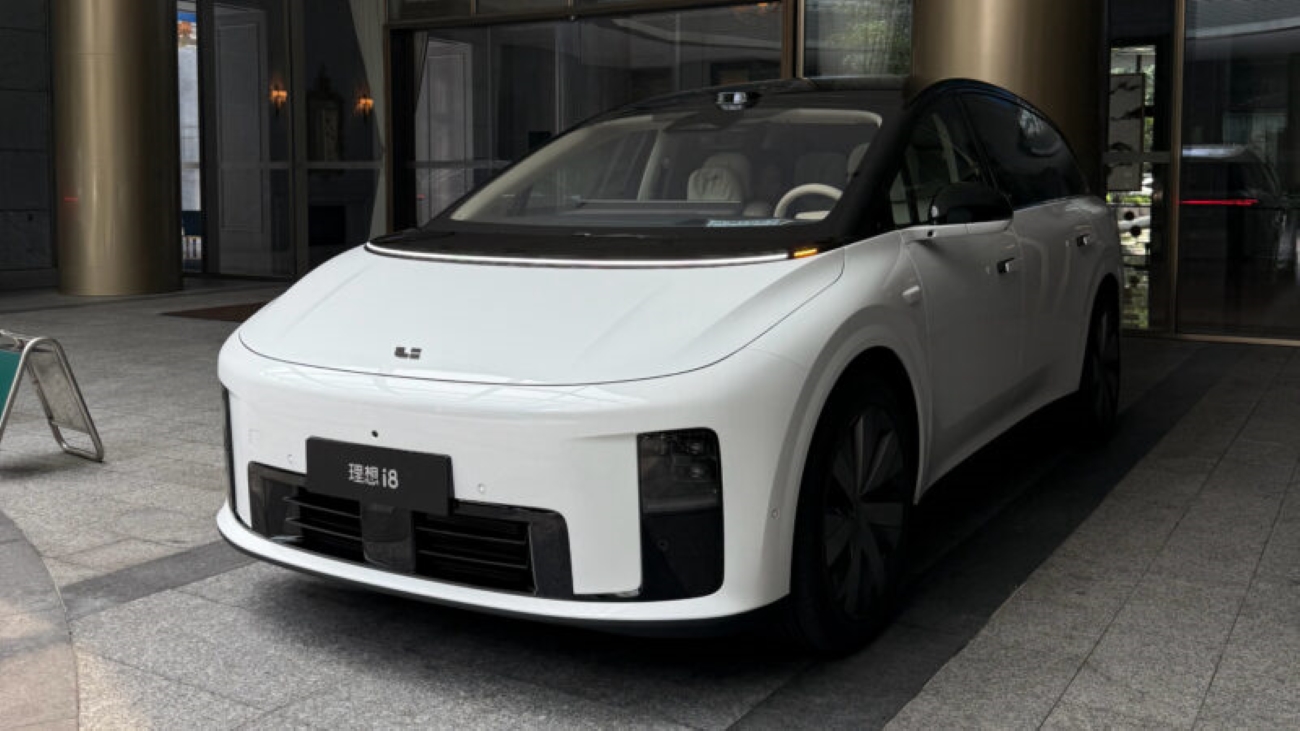 Li Auto minimiza controvérsia após teste de colisão do i8