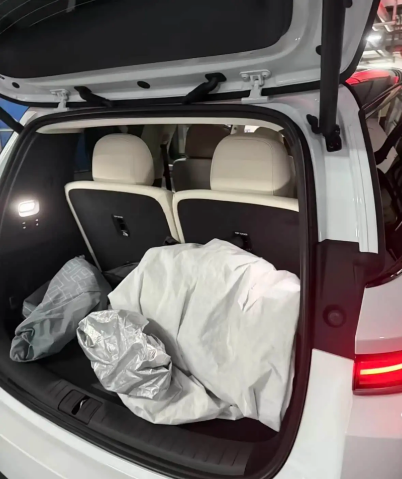 Li Auto i8 surge na China com novos detalhes antes do lançamento oficial