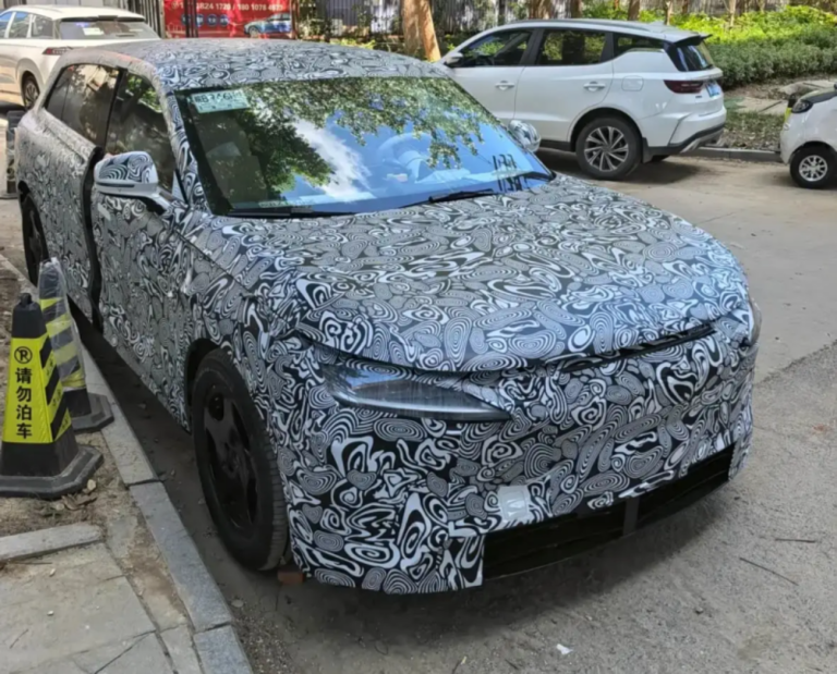 SUV Luxeed R9 da Chery-Huawei é flagrado na China