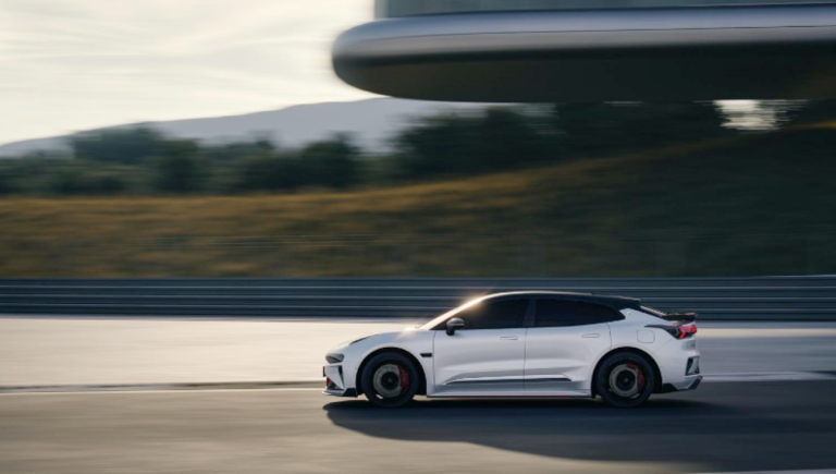 Zeekr 001 FR impressiona com promessa de mais de 2.000 cv de potência