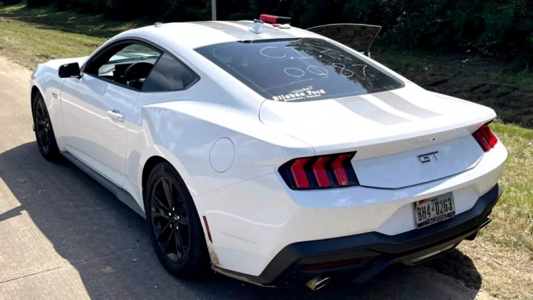 Homem rouba Mustang no Texas e alega entregar documentos secretos à CIA
