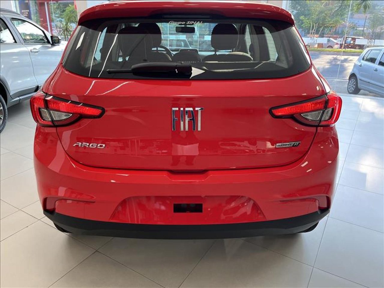 Com desconto de R$ 26 mil, Fiat Argo Drive 1.3 AT custa preço de Mobi
