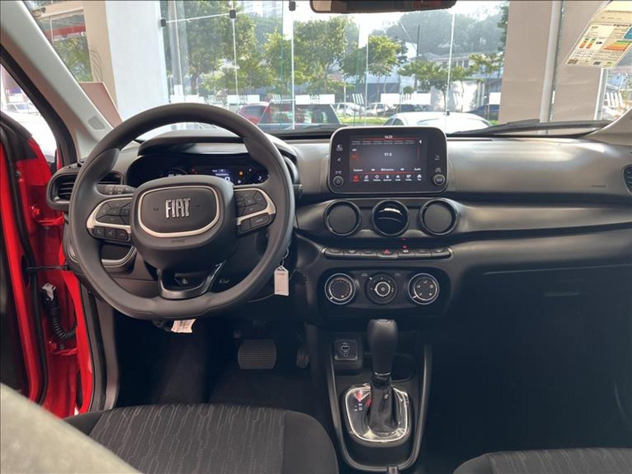 Com desconto de R$ 26 mil, Fiat Argo Drive 1.3 AT custa preço de Mobi
