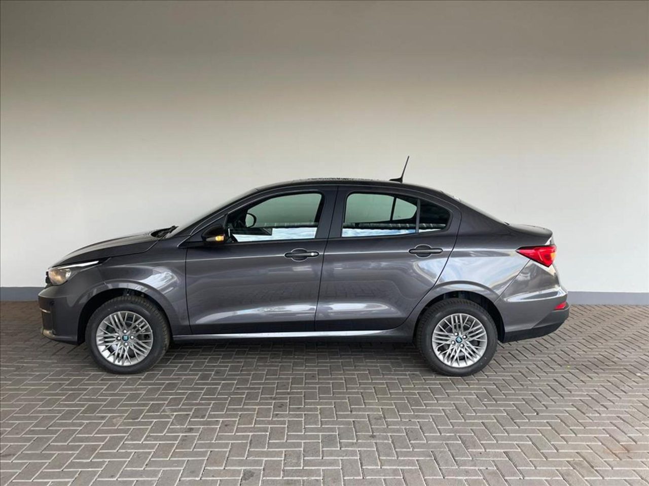 Fiat Cronos Drive 1.3 CVT tem desconto de R$ 26.490 para PcD em julho