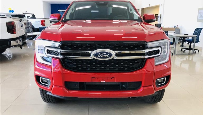 Ford Ranger dispara 61% nas vendas em julho e encosta na liderança da Hilux