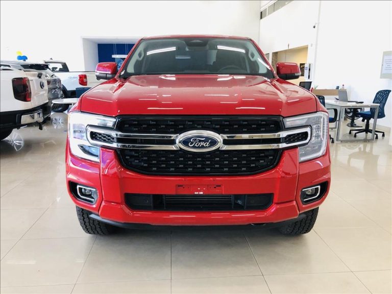 Ford Ranger dispara 61% nas vendas em julho e encosta na liderança da Hilux