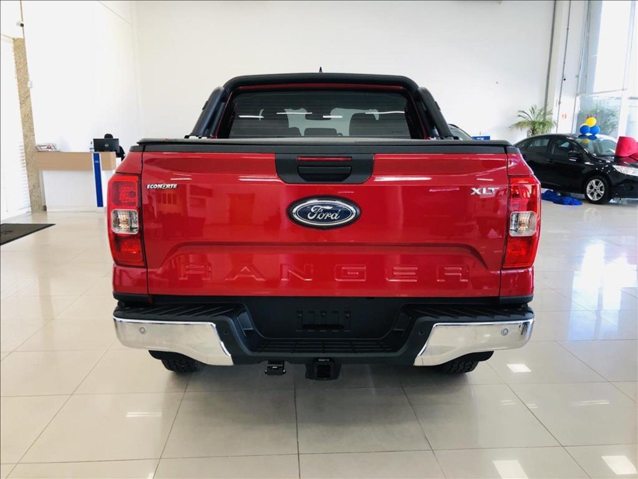 Ford Ranger dispara 61% nas vendas em julho e encosta na liderança da Hilux